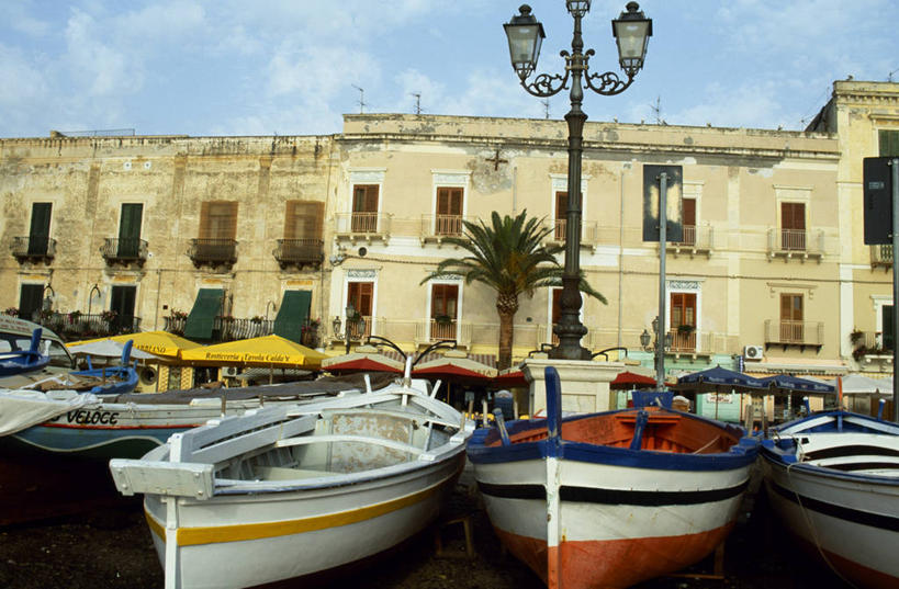 横图,室外,阳台,路灯,船,意大利,欧洲,停靠,条纹,房屋,渔船,摄影,停泊,伊奥利亚群岛,美术工艺,彩图