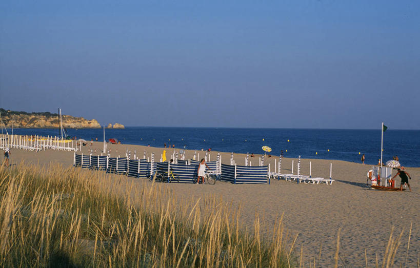 无人,横图,室外,海洋,葡萄牙,欧洲,条纹,沙子,海岸线,摄影,海草,沙滩椅,伊比利亚半岛,海滩,休闲椅,彩图,阿沃尔,河口