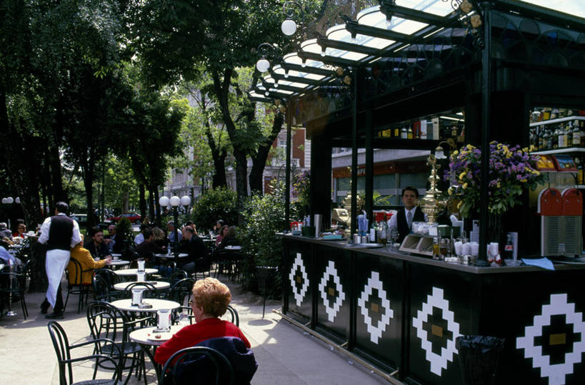 服务员,酒吧,吃,横图,桌子,城市,街道,西班牙,欧洲,食品,首都,饮食,马德里,摄影,露天咖啡馆,服务生,侍者,彩图,餐馆,咖啡馆