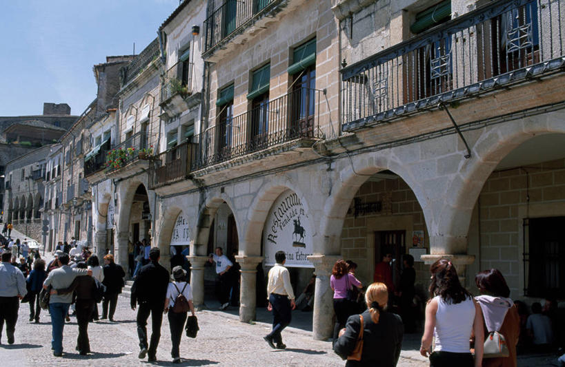 横图,旅游,城市,道路,街道,路,公路,西班牙,欧洲,行人,游客,游人,交通,路人,旅客,摄影,埃斯特雷马杜拉,过客,马路,彩图