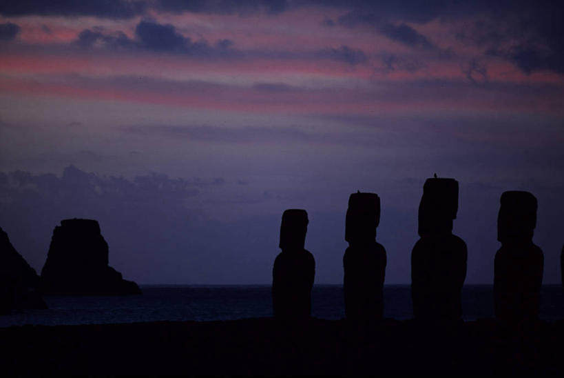 无人,家庭,横图,日出,复活节岛,智利,雕像,黎明,地标建筑,南美,摄影,太平洋,南美洲,拉丁美洲,美洲,复活节岛石像,波利尼西亚,摩艾石像,亚美利加洲,南亚美利加洲,复活岛,智利共和国,摩艾像,波利尼西亚群岛,海滩,彩图,复活节岛人像,赫布亚岛,拉帕努伊岛,毛埃石像,摩阿仪,摩埃石像,莫阿伊,帕赛兰,伊斯特岛