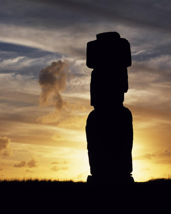 无人,竖图,日落,雕塑,复活节岛,智利,雕像,云,黄色,天空,地标建筑,南美,摄影,考古学,太平洋,南美洲,拉丁美洲,美洲,剪影,复活节岛石像,波利尼西亚,摩艾石像,亚美利加洲,南亚美利加洲,复活岛,智利共和国,摩艾像,波利尼西亚群岛,海滩,彩图,复活节岛人像,赫布亚岛,拉帕努伊岛,毛埃石像,摩阿仪,摩埃石像,莫阿伊,帕赛兰,伊斯特岛
