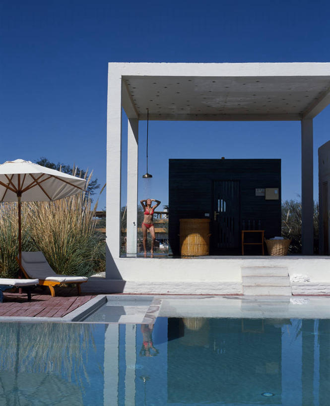 儿童,成年人,无人,游泳池,竖图,旅游,水,酒店,智利,行人,游客,游人,淋浴,路人,旅客,模型,南美,摄影,华贵,桑拿浴,过客,女孩,女人,休闲椅,彩图