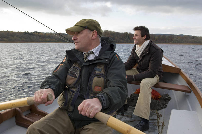 划船,成年人,两个人,横图,室外,锻炼,快乐,比赛,运动,竞争,湖,船,英国,北爱尔兰,娱乐,休闲,鸭舌帽,摄影,活动,桨,体育运动,荡舟,体育,男人,钓竿,休闲活动,彩图,钓鱼,健身,弗马纳区,厄恩湖