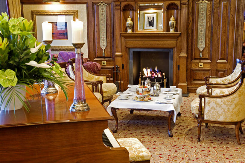 无人,横图,下午茶,壁炉,酒店,火,蜡烛,英国,北爱尔兰,烛台,钢琴,茶壶,摄影,起居室,阳光房,蛋糕台,茶杯,彩图,弗马纳区,厄恩湖