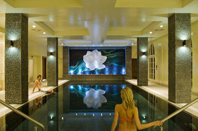 游泳,成年人,两个人,游泳池,横图,比基尼,锻炼,酒店,莲花,英国,北爱尔兰,花纹,泳裤,图案,放松,摄影,生活方式,异性恋,男人,女人,彩图,弗马纳区,伴侣,厄恩湖