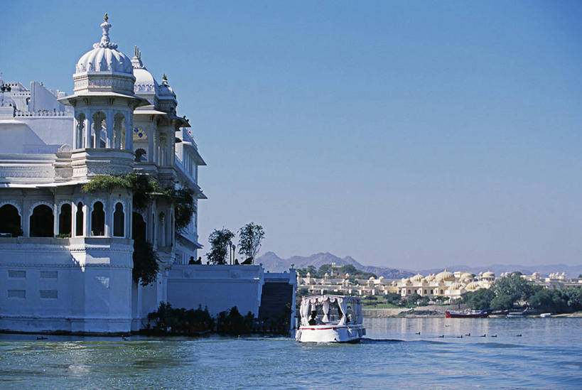 无人,宫殿,横图,室外,旅游,度假,建筑,酒店,船,印度,行人,游客,游人,路人,旅客,穹顶,运输,摄影,宾客,渡轮,圆顶建筑,华贵,拉贾斯坦邦,乌代浦,过客,湖上皇宫,彩图