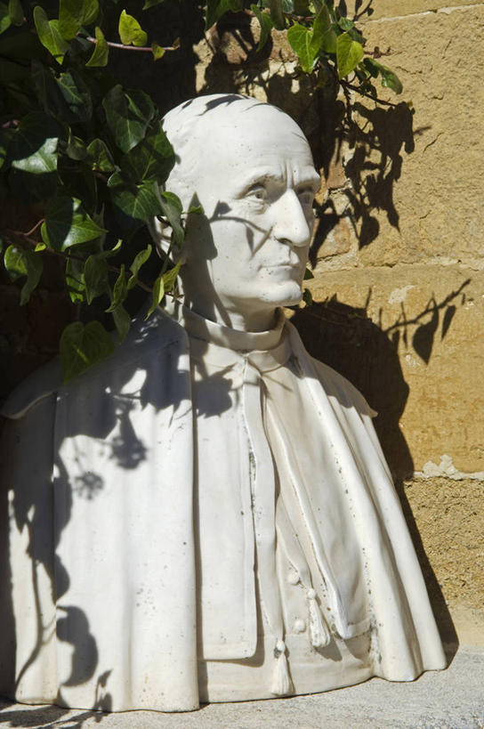 无人,竖图,雕塑,意大利,欧洲,节日,雕像,文化,祈祷,健康,许愿,摄影,宗教,信仰,纪念,祈求,基督教,天主教,托斯卡纳区,蒙达普西安诺,平安,神父,彩图,红衣主教