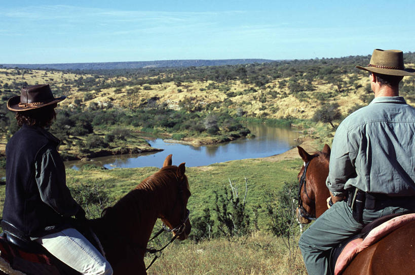 横图,室外,旅游,度假,河流,马,非洲,肯尼亚,行人,游客,游人,地形,娱乐,路人,旅客,享受,休闲,放松,摄影,小马,黑客,过客,彩图