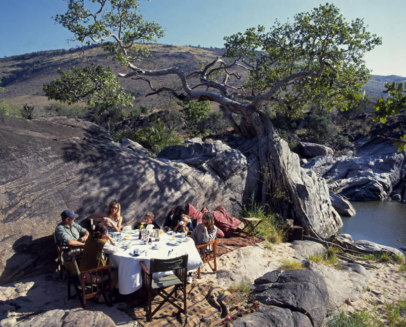 家庭,吃,横图,室外,吃饭,度假,午餐,桌子,椅子,非洲,肯尼亚,野餐,饮食,摄影,灌木,彩图,马赛马拉国家保护区,马赛人