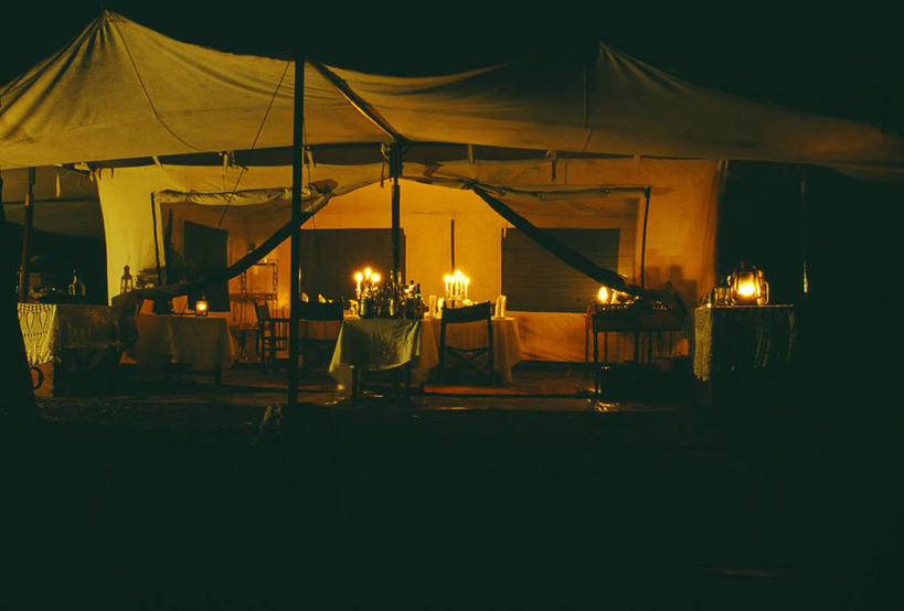 横图,室内,吃饭,度假,晚餐,餐桌,蜡烛,非洲,肯尼亚,帐篷,烛光,饭厅,饮食,橙色,摄影,露营,彩图,马赛马拉国家保护区,马赛人