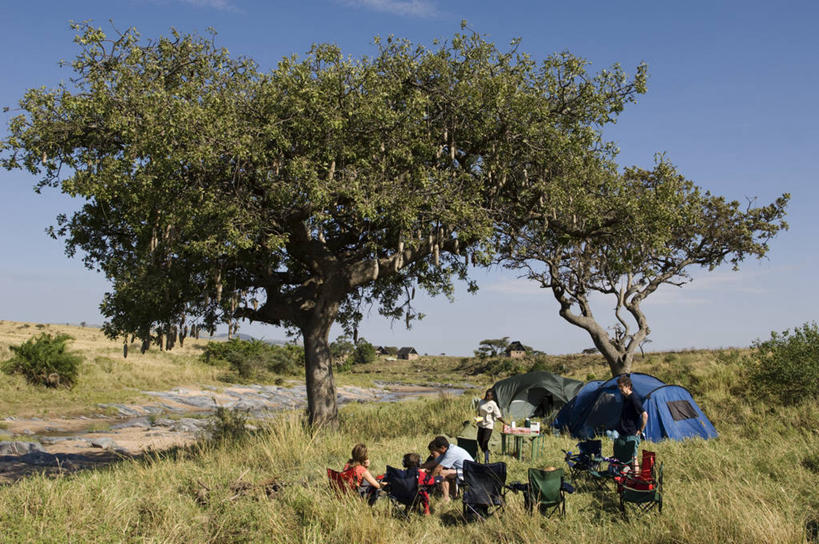 儿童,家庭,横图,室外,旅游,度假,非洲,肯尼亚,行人,游客,游人,帐篷,地形,娱乐,路人,旅客,平原,享受,休闲,放松,摄影,生态,露营,腊肠树,野生动物保护区,东非,自然保护区,过客,冒险,彩图,马赛马拉国家保护区,马赛人