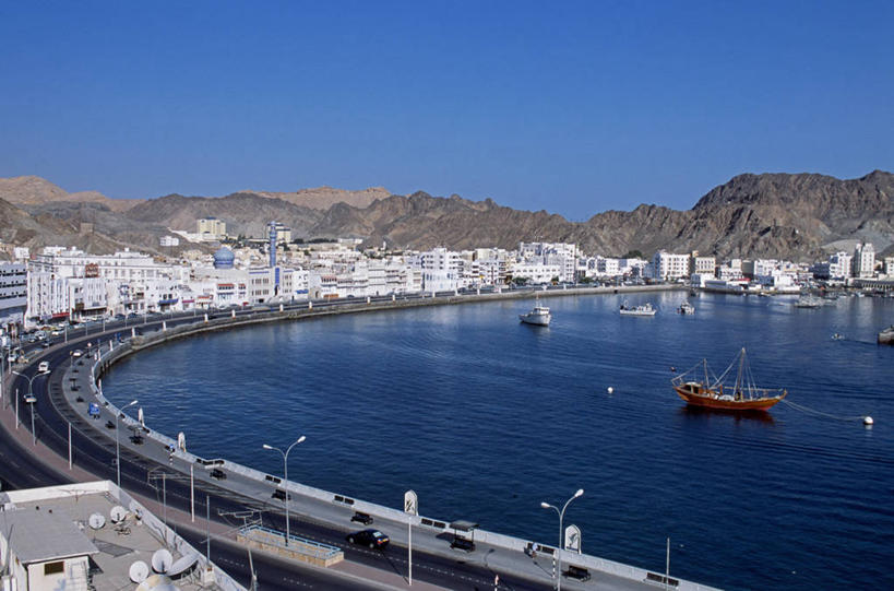 无人,横图,室外,度假,美景,山,山脉,水,城市风光,城市,路,公路,船,日光,阿曼,亚洲,停靠,景观,海湾,首都,娱乐,享受,休闲,景色,放松,摄影,停泊,波斯湾,大马斯喀特,彩图,海港,滨海路