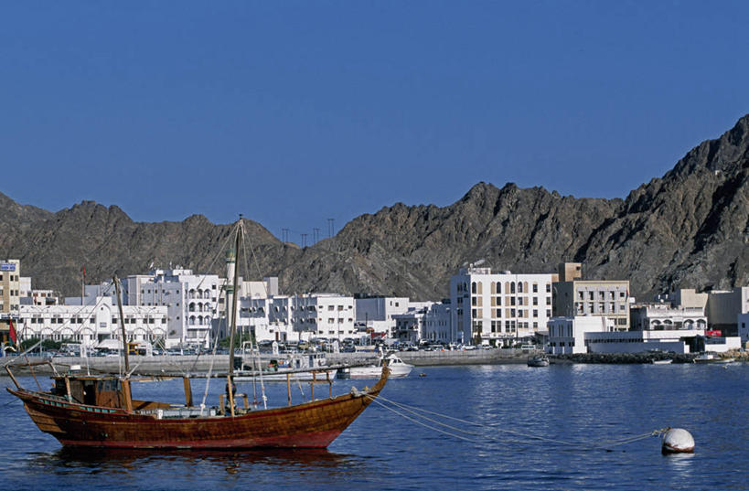 横图,室外,度假,美景,山,山脉,水,城市风光,城市,建筑,船,日光,阿曼,亚洲,停靠,景观,公寓,海湾,首都,娱乐,享受,休闲,景色,放松,摄影,住房,停泊,波斯湾,大马斯喀特,彩图,海港,滨海路