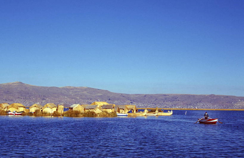 划船,成年人,无人,横图,室外,湖,山,山脉,船,秘鲁,一排,整齐,排列,南美,摄影,队列,法式食品,普诺,的的喀喀湖,男人,彩图