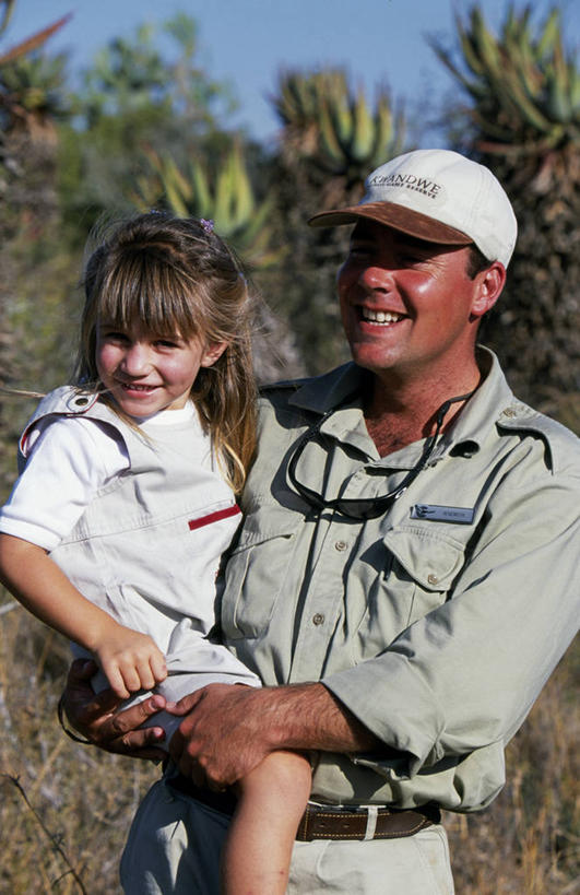 儿童,成年人,两个人,家庭,竖图,旅游,度假,南非,娱乐,享受,休闲,放松,摄影,生态,野生动物保护区,东开普省,男人,女孩,彩图,护林员