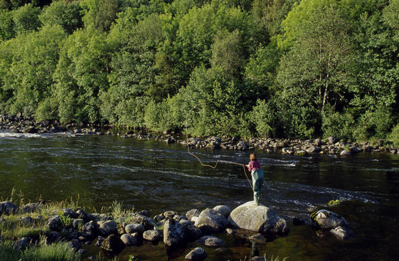 儿童,成年人,横图,室外,河流,山,水,图案,图形,几何,菱形,苏格兰,树,摄影,数学,户外活动,苏格兰高地,新西兰南岛,女孩,女人,岩石,彩图,钓鱼,几何学,几何图形