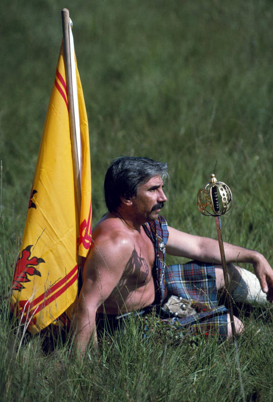 成年人,一个人,竖图,运动,袋子,旗帜,仅一个男性,麻袋,苏格兰,容器,摄影,储藏,剑,储存,苏格兰高地,苏格兰短裙,新西兰南岛,男人,彩图,贮存,高地运动会