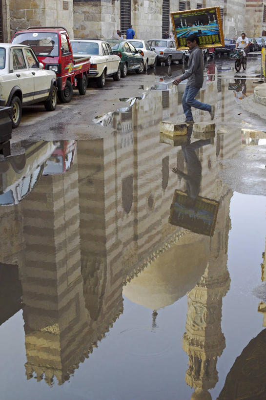 成年人,竖图,水,街道,汽车,非洲,埃及,开罗,反射,首都,停车,压力,摄影,宗教,陵墓,伊斯兰教,中东,运送,清真寺,作画,北非,男人,彩图,水灾