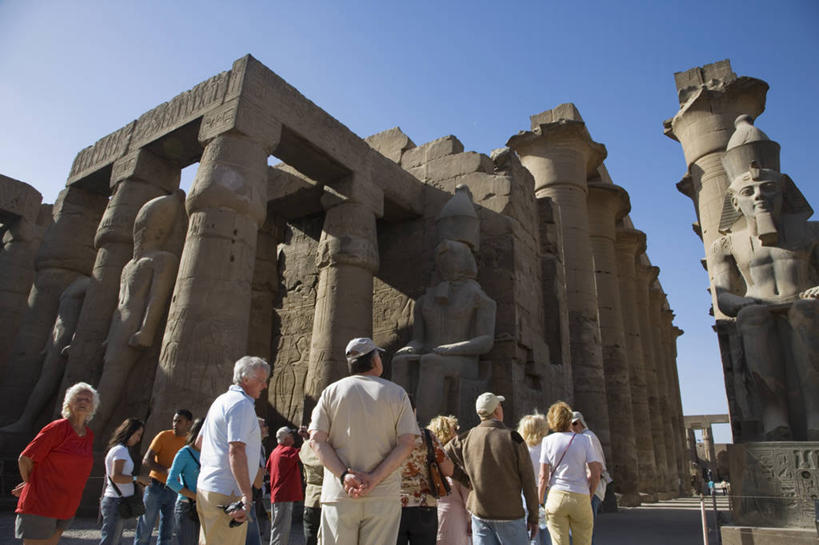 横图,旅游,建筑,非洲,埃及,行人,游客,游人,历史,路人,旅客,摄影,宗教,考古学,中东,群众,北非,鲁克索神殿,埃及文化,古埃及文明,古代文明,过客,彩图,传统文化,埃及卢克索