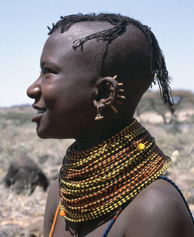 成年人,一个人,竖图,项链,珠宝,非洲,肯尼亚,仅一个女性,珠子,摄影,发辫,麻花辫,肖像,非洲文化,耳饰,女人,彩图,传统服装,传统文化