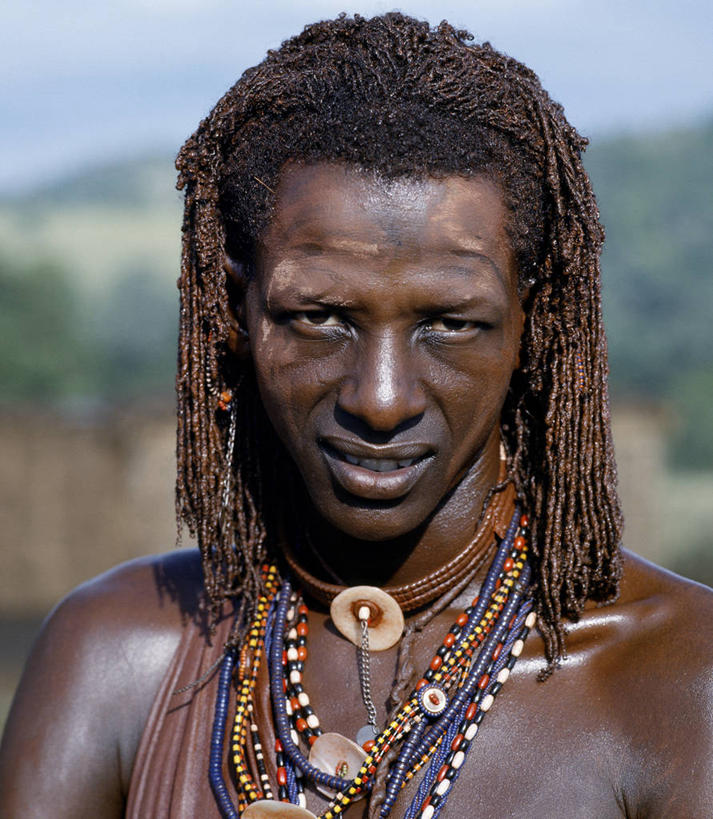成年人,一个人,竖图,项链,珠宝,非洲,肯尼亚,仅一个男性,装饰,束发带,珠子,摄影,发辫,麻花辫,肖像,非洲文化,男人,彩图,传统服装,马赛人