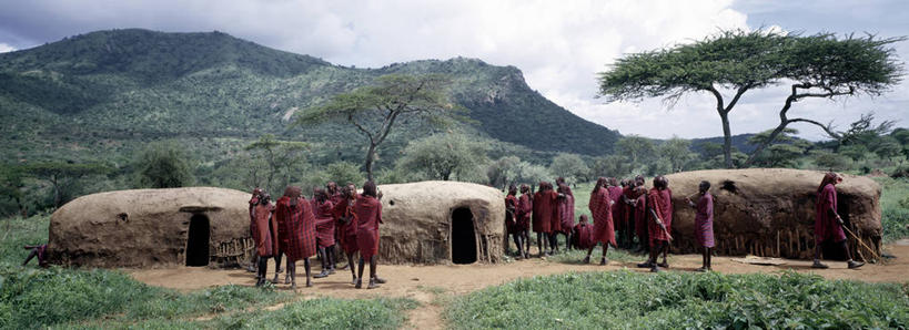 横图,全景,非洲,肯尼亚,房屋,乡村,红色,社区,摄影,发辫,麻花辫,住房,非洲文化,发型,彩图,传统服装,小屋,马赛人