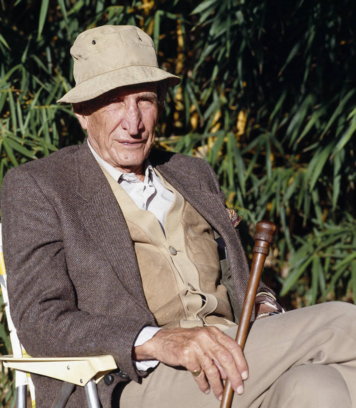 成年人,一个人,坐,竖图,帽子,非洲,肯尼亚,仅一个男性,放松,摄影,手杖,肖像,探险家,男人,彩图