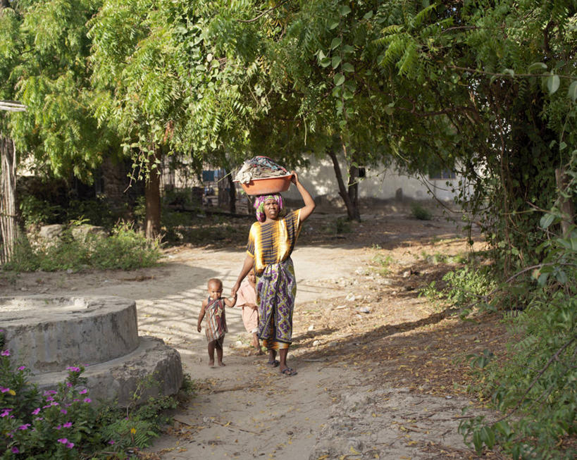 成年人,横图,非洲,肯尼亚,篮子,头巾,头饰,发饰,摄影,运送,非洲文化,女人,非洲人,洗涤,彩图