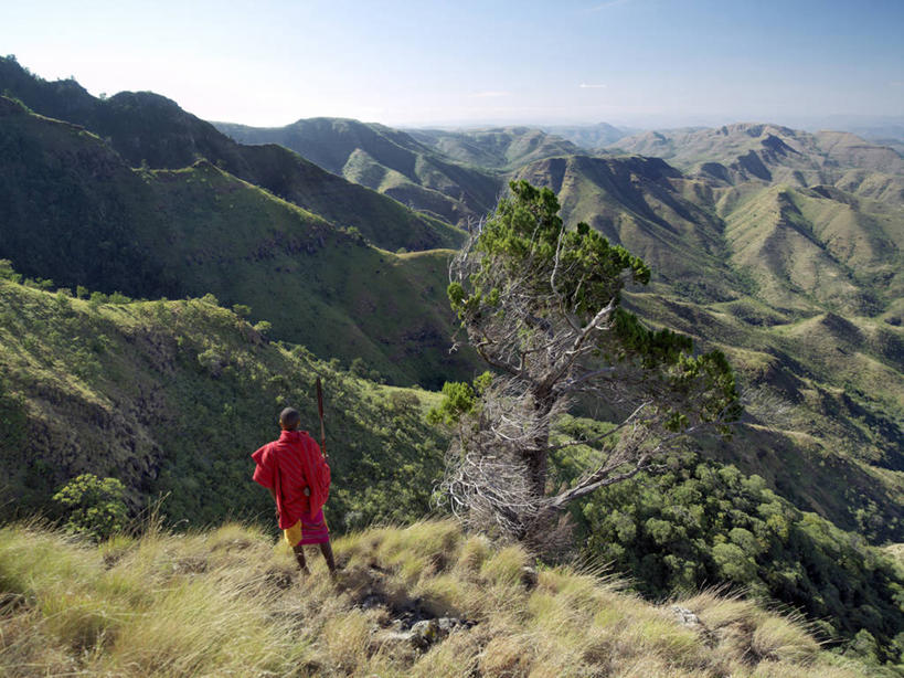 一个人,横图,室外,非洲,肯尼亚,毯子,地平线,地形,雪松,山谷,天气,红色,思考,摄影,沟壑,矛,苏格兰高地,地质学,彩图,传统服装
