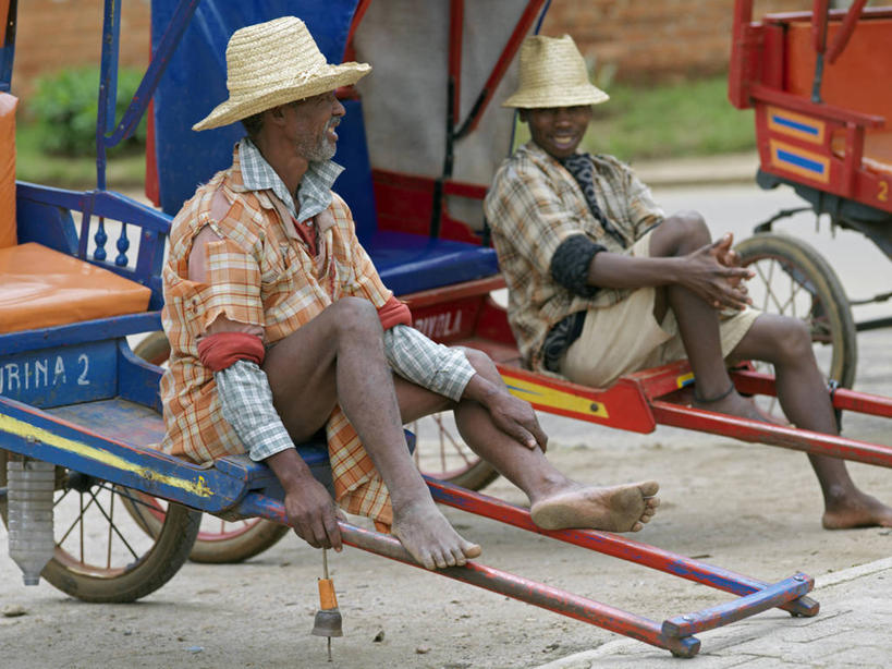 成年人,两个人,横图,非洲,马达加斯加,黄包车,休息,放松,运输,摄影,男人,彩图,人力车夫