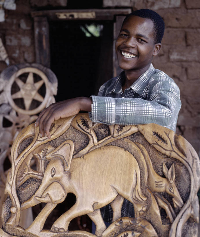 一个人,竖图,家具,非洲,马拉维,工人,社区,摄影,吧椅,手艺,工匠,技能,木工,员工,象,彩图,匠人,劳动者,体力工,传统文化