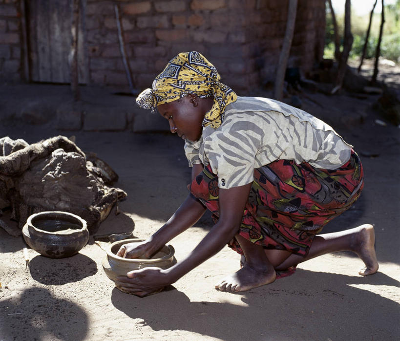 儿童,成年人,一个人,横图,非洲,马拉维,陶瓷制品,社区,陶器,摄影,手艺,工匠,美术工艺,女孩,女人,彩图