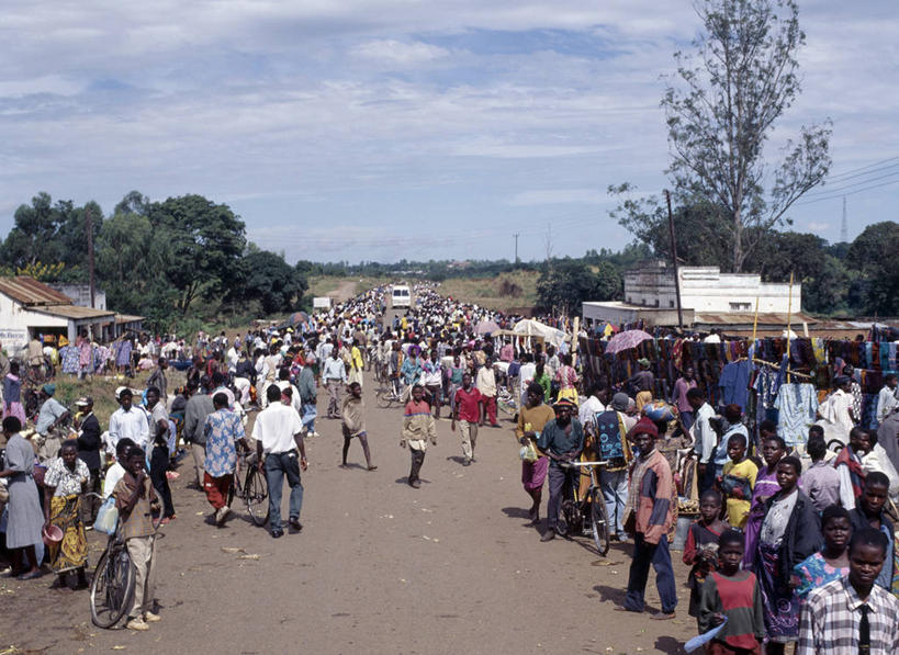 成年人,横图,室外,消费,路,非洲,马拉维,市场,货摊,社区,摄影,购买,群众,贩卖,贸易,男人,女人,彩图