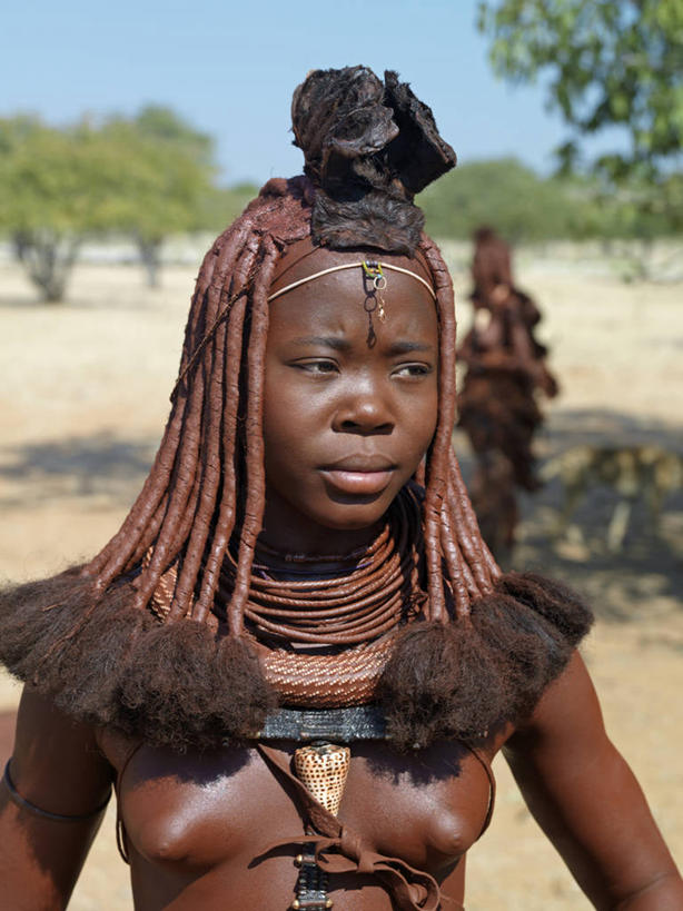 一个人,竖图,珠宝,非洲,纳米比亚,珠子,衣服,黄色,摄影,发辫,麻花辫,草本,非洲文化,非洲人,发型,彩图,传统服装,传统文化,赫雷罗族,游牧民族