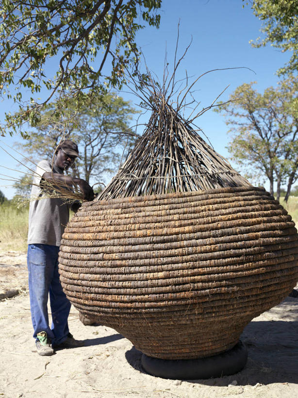 成年人,一个人,竖图,非洲,纳米比亚,仅一个男性,社区,摄影,创造力,谷仓,手艺,织女,工匠,式样,技能,美术工艺,男人,彩图