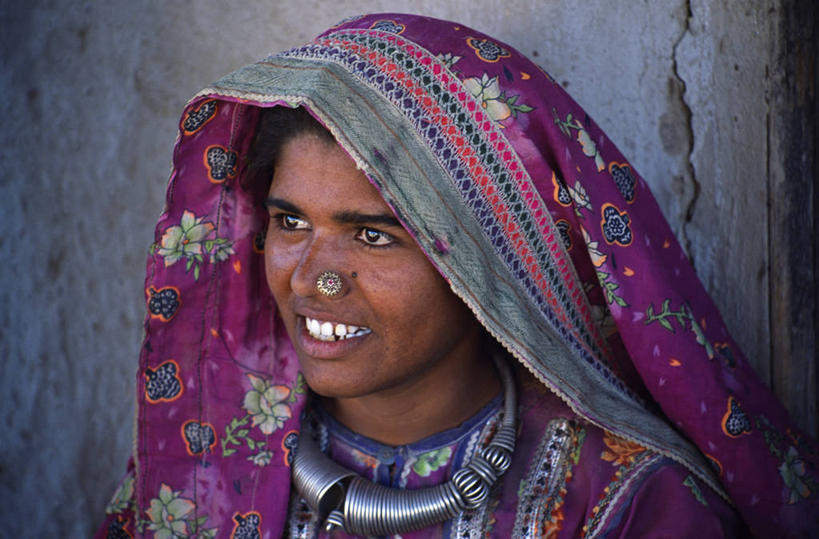 成年人,一个人,微笑,横图,珠宝,印度,亚洲,仅一个女性,装饰,人体,摄影,种族,肖像,鼻钉,女人,彩图