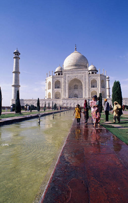 竖图,旅游,建筑,泰姬陵,印度,亚洲,行人,游客,游人,符号,历史,路人,旅客,尺,摄影,宗教,伊斯兰教,阿格拉,灵性,过客,彩图,爱