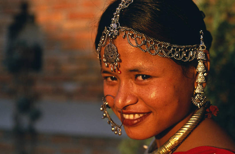 成年人,一个人,微笑,横图,吃饭,旅游,酒店,尼泊尔,亚洲,仅一个女性,装饰,首都,热,服务,人体,摄影,宾客,肖像,手艺,加德满都,喜马拉雅山脉,工匠,美术工艺,女人,彩图,餐馆,传统文化