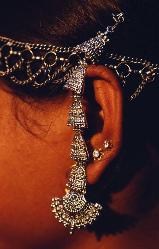 成年人,一个人,微笑,竖图,吃饭,旅游,酒店,尼泊尔,亚洲,仅一个女性,装饰,首都,热,服务,人体,摄影,宾客,肖像,手艺,加德满都,喜马拉雅山脉,工匠,美术工艺,女人,彩图,餐馆,传统文化