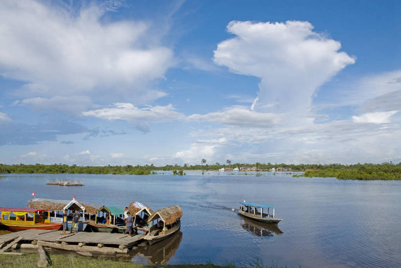 无人,码头,横图,室外,河流,水,船,亚马逊河,秘鲁,乘客,停靠,云,蓝色,天空,南美,运输,摄影,热带气候,拉丁美洲,渡轮,停泊,伊基托斯,彩图,旅行