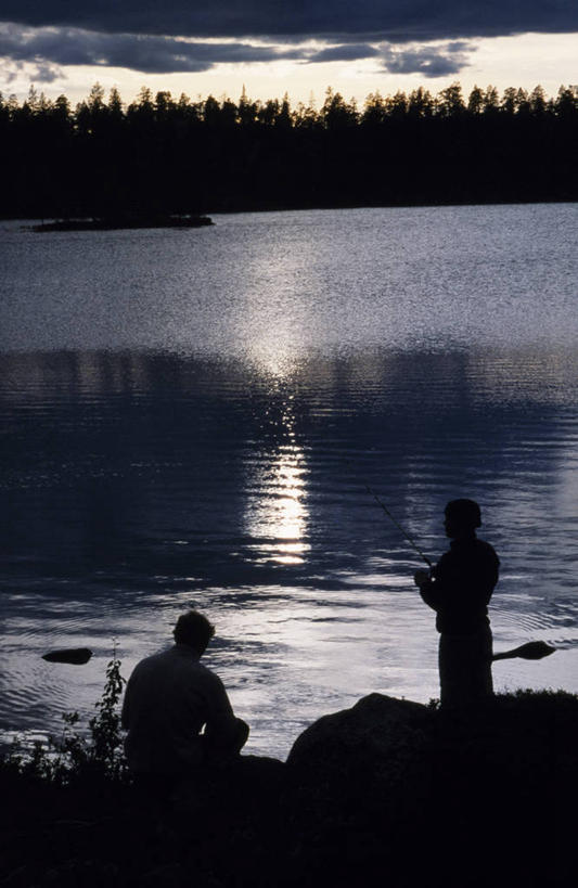 渔夫,竖图,室外,湖,日落,水,挪威,欧洲,反射,树,摄影,国家公园,剪影,户外活动,彩图,钓鱼