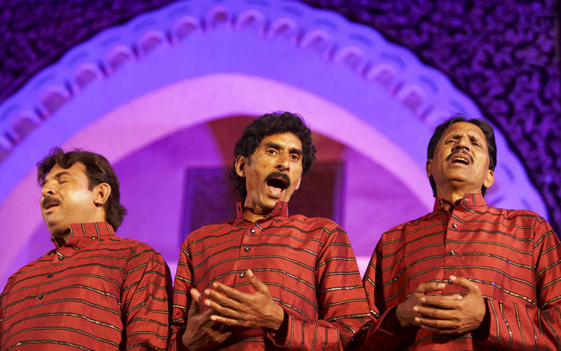 成年人,三个人,人群,横图,摩洛哥,表演,音乐,衣服,摄影,唱,音乐人,北非,费兹,男人,歌手,彩图,传统服装,传统文化