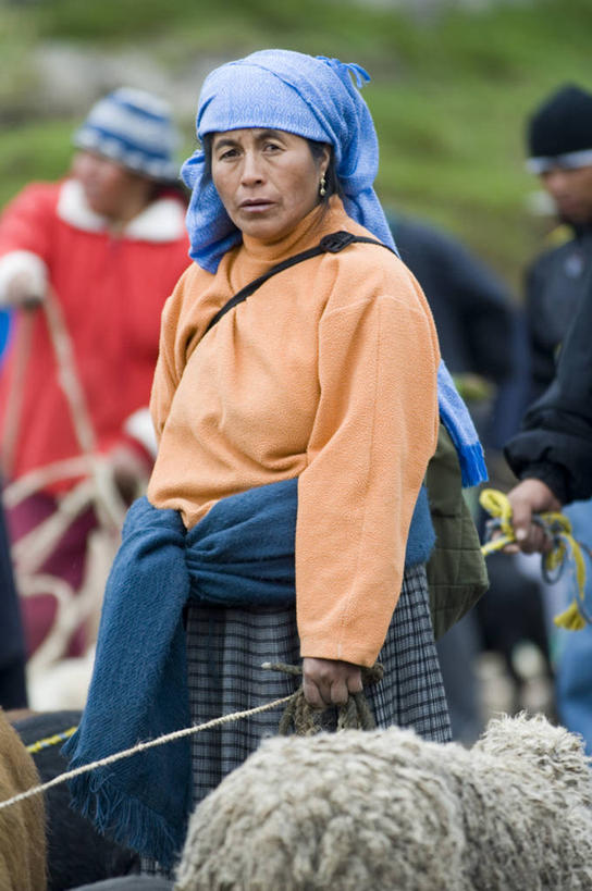 成年人,一个人,竖图,厄瓜多尔,仅一个女性,市场,动物,南美,摄影,拉丁美洲,肖像,奥塔瓦洛,女人,美国人,彩图