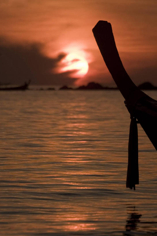 无人,竖图,室外,海洋,日落,船,泰国,亚洲,岛,海湾,运输,摄影,东南亚,热带气候,新西兰南岛,海滩,彩图,长尾船,传统文化