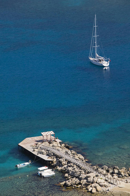 帆船,无人,竖图,室外,海洋,船,希腊,欧洲,游艇,交通工具,摄影,西欧,林多斯,地中海文化,南欧,希腊文化,载具,多德卡尼斯群岛,海滩,彩图