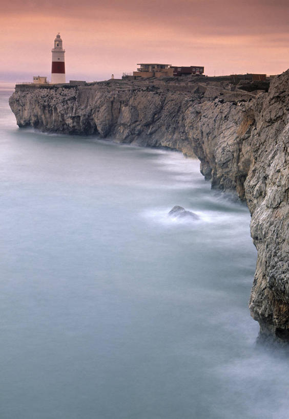 无人,竖图,室外,道路,欧洲,信息,悬崖,灯塔,交通,方向,摄影,引导,指引,航标,直布罗陀,彩图,导航