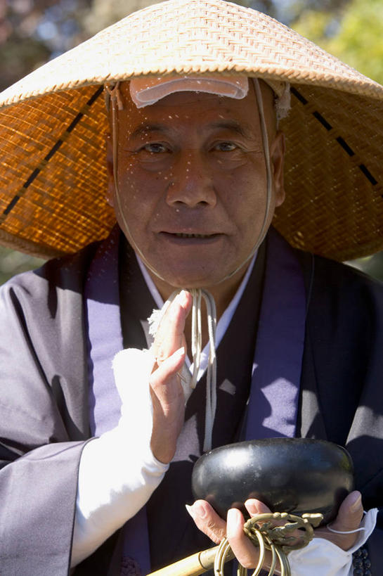 一个人,竖图,日本,亚洲,节日,日本文化,文化,祈祷,健康,许愿,摄影,宗教,信仰,纪念,神道,祈求,肖像,神道教,平安,僧侣,彩图