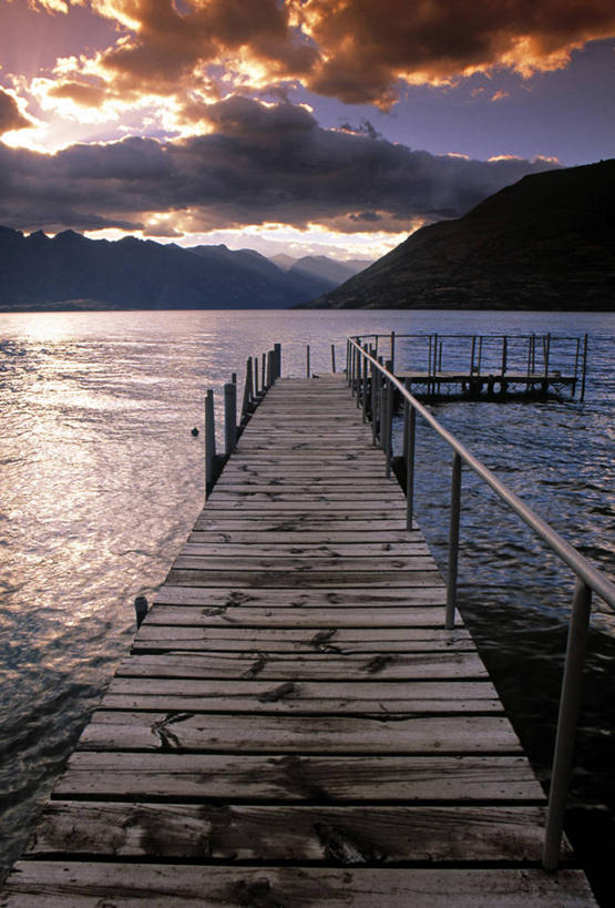 无人,竖图,室外,湖,新西兰,摄影,大洋洲,澳大拉西亚,纽西兰,长白云之乡,新西兰南岛,奥塔哥大区,皇后镇,昆士敦,昆斯敦,瓦卡蒂普湖,彩图,旅行,南岛