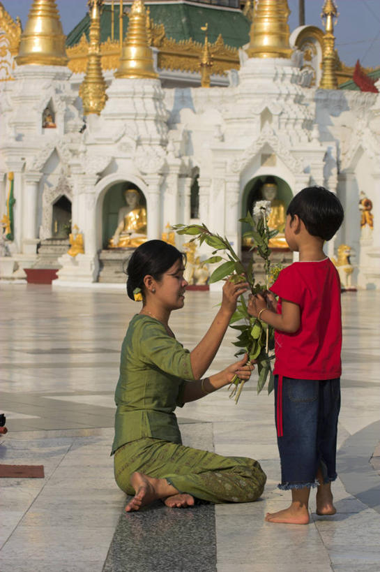 儿童,两个人,母亲,女儿,竖图,纯洁,城市,缅甸,亚洲,首都,宝塔,佛塔,可爱,童年,童趣,摄影,宗教,东南亚,佛教,童真,烂漫,无邪,缅甸联邦,瑞德贡大金塔,仰光大金塔,仰光大金寺,雪德宫大金塔,大金塔,瑞大光塔,瑞光大金塔,天真,女性,彩图,仰光,雪达根大金寺